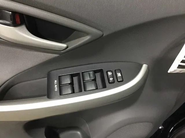 Toyota - prius - 1.8 aspiration - 93-jpg-9 - afbeelding 12 van  21