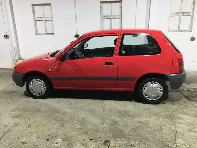 Toyota - starlet - 1.3-16v - 93-pg-kz - afbeelding 2 van  15