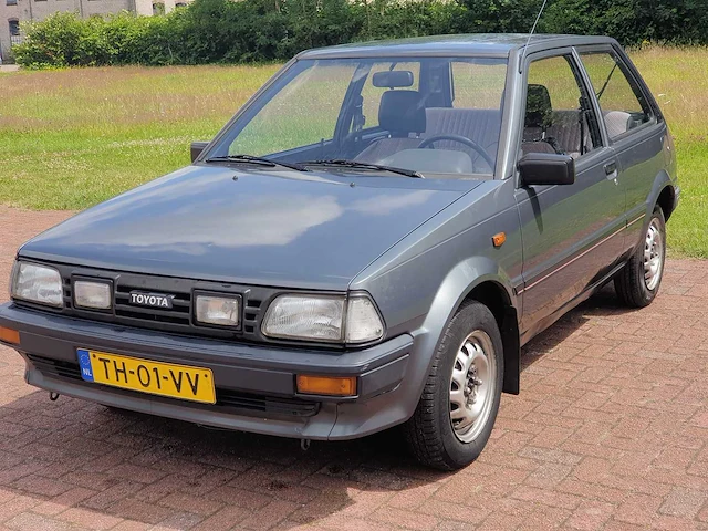 Toyota - starlet - 1.3 xl - th-01-vv - 1988 - nap - afbeelding 1 van  15