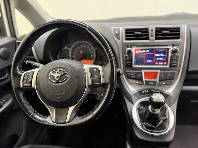 Toyota - verso-s - personenauto - 2012 - afbeelding 4 van  26