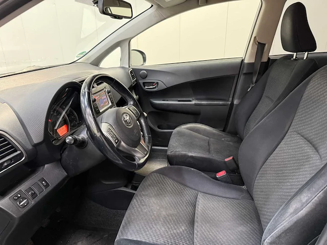Toyota - verso-s - personenauto - 2012 - afbeelding 6 van  26
