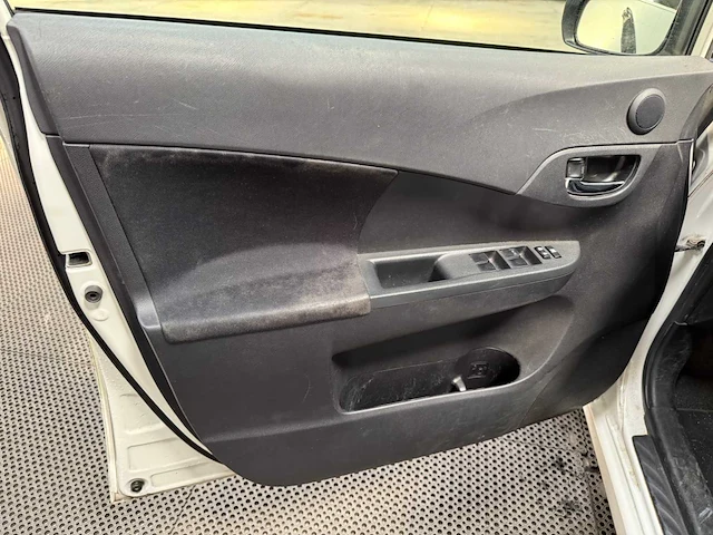 Toyota - verso-s - personenauto - 2012 - afbeelding 10 van  26