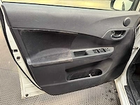 Toyota - verso-s - personenauto - 2012 - afbeelding 10 van  26
