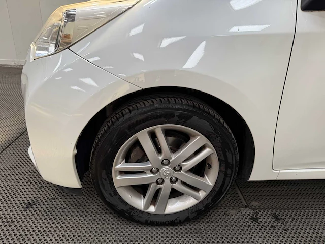 Toyota - verso-s - personenauto - 2012 - afbeelding 15 van  26