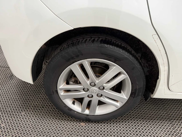 Toyota - verso-s - personenauto - 2012 - afbeelding 18 van  26