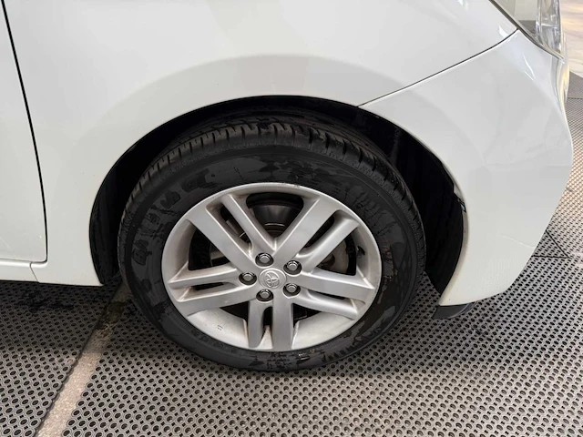 Toyota - verso-s - personenauto - 2012 - afbeelding 19 van  26