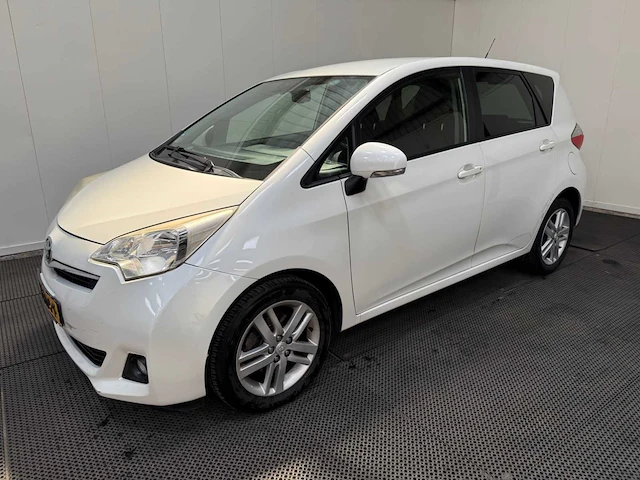 Toyota - verso-s - personenauto - 2012 - afbeelding 12 van  26