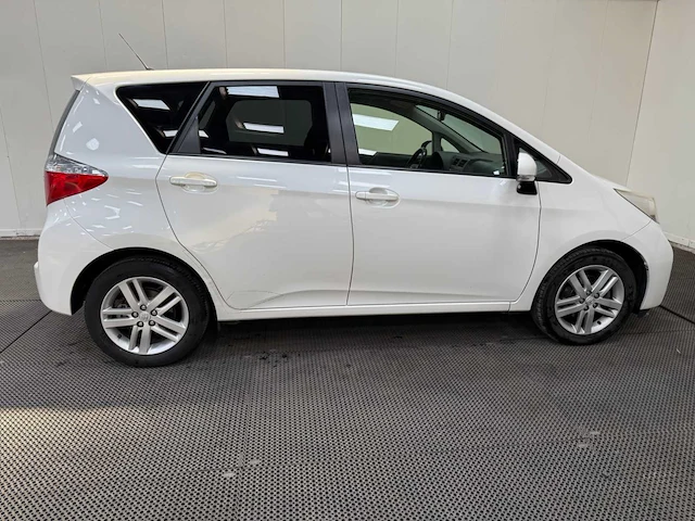 Toyota - verso-s - personenauto - 2012 - afbeelding 24 van  26