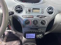 Toyota - yaris - 1.0-16v vvt-i terra - 15-dh-jn - afbeelding 4 van  16