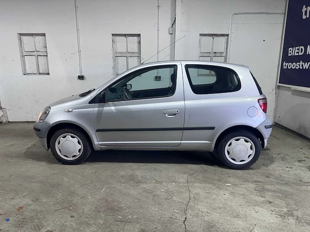 Toyota - yaris - 1.0-16v vvt-i terra - 15-dh-jn - afbeelding 9 van  16