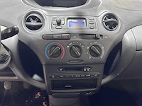 Toyota - yaris - 1.0-16v vvt-i terra - 74-db-hf - afbeelding 3 van  17