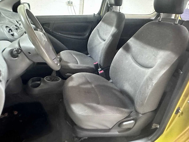 Toyota - yaris - 1.0-16v vvt-i terra - 74-db-hf - afbeelding 4 van  17