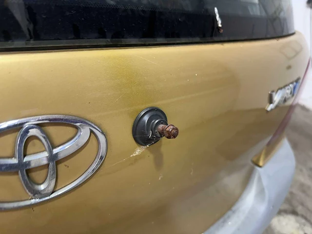 Toyota - yaris - 1.0-16v vvt-i terra - 74-db-hf - afbeelding 9 van  17
