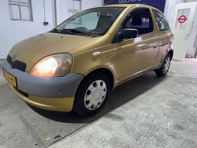 Toyota - yaris - 1.0-16v vvt-i terra - 74-db-hf - afbeelding 1 van  17