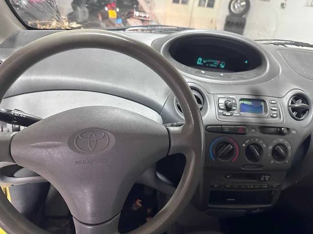 Toyota - yaris - 1.0-16v vvt-i terra - 74-db-hf - afbeelding 17 van  17