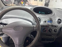 Toyota - yaris - 1.0-16v vvt-i terra - 74-db-hf - afbeelding 17 van  17