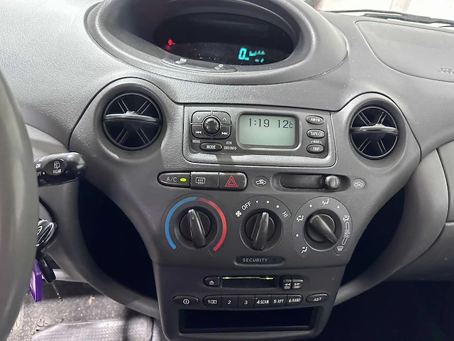 Toyota - yaris - 1.3-16v vvt-i sol - 73-hz-xn - afbeelding 3 van  15