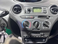 Toyota - yaris - 1.3-16v vvt-i sol - 94-hb-hv - afbeelding 4 van  18