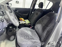 Toyota - yaris - 1.3-16v vvt-i sol - 94-hb-hv - afbeelding 5 van  18