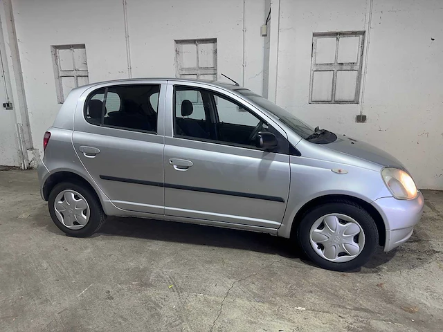 Toyota - yaris - 1.3-16v vvt-i sol - 94-hb-hv - afbeelding 15 van  18