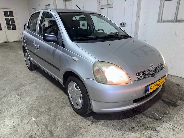 Toyota - yaris - 1.3-16v vvt-i sol - 94-hb-hv - afbeelding 16 van  18