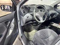 Toyota - yaris - 1.3-16v vvt-i sol - 94-hb-hv - afbeelding 18 van  18
