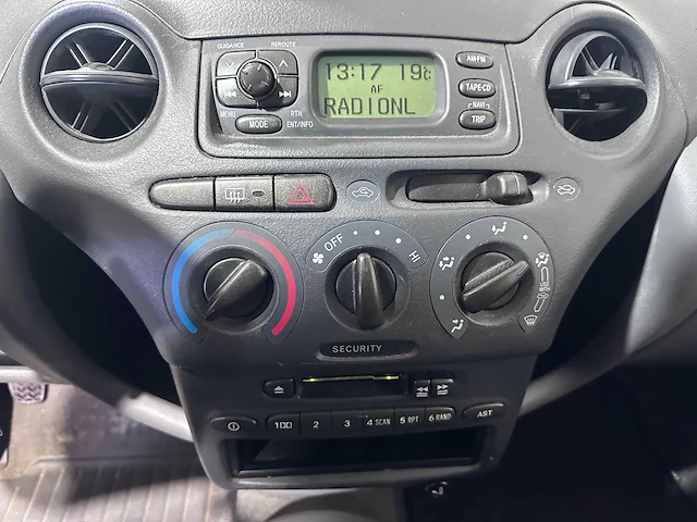 Toyota - yaris - 1.3 vvt-i sol - 76-lh-bj - afbeelding 4 van  16
