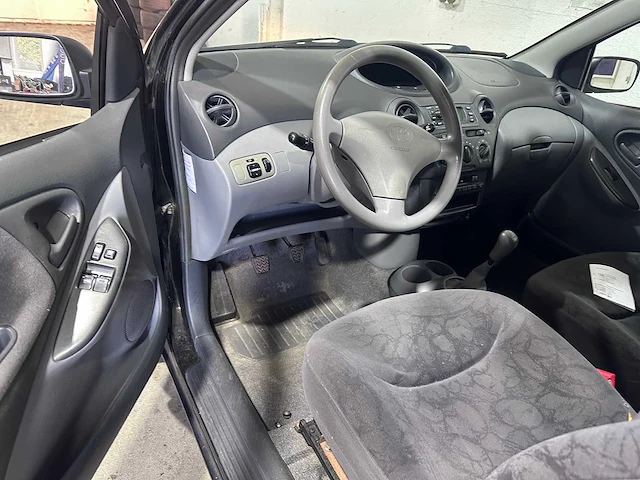 Toyota - yaris - 1.3 vvt-i sol - 76-lh-bj - afbeelding 16 van  16
