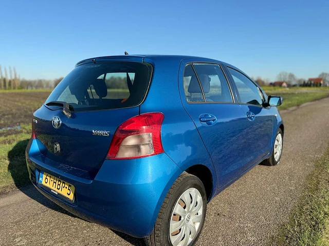 Toyota - yaris - 1.3 vvti sol - 61-hbp-5 - 2008 - afbeelding 6 van  10