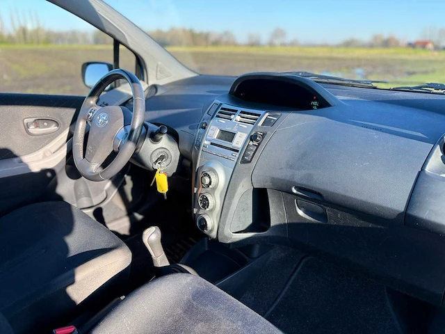 Toyota - yaris - 1.3 vvti sol - 61-hbp-5 - 2008 - afbeelding 9 van  10