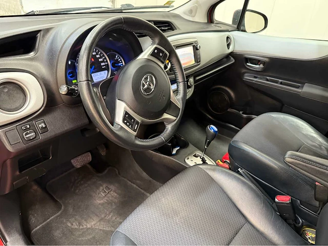 Toyota - yaris - personenauto - 2013 - afbeelding 10 van  32