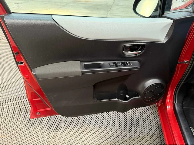 Toyota - yaris - personenauto - 2013 - afbeelding 20 van  32