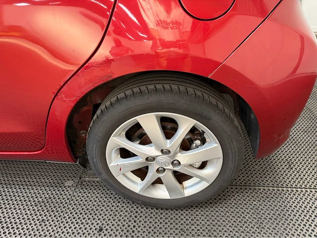 Toyota - yaris - personenauto - 2013 - afbeelding 24 van  32