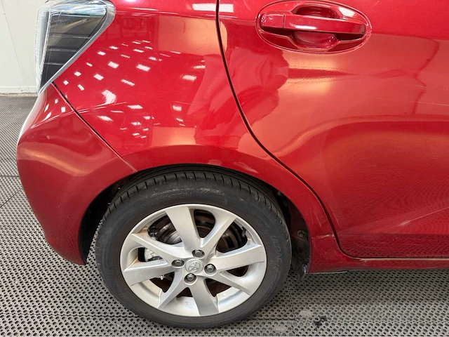 Toyota - yaris - personenauto - 2013 - afbeelding 26 van  32