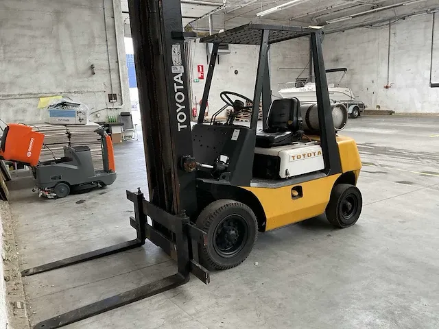 Toyota 42 2fg 20 vorkheftruck - afbeelding 12 van  17