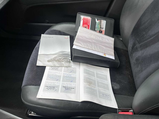 Toyota auris - 1.8 full hybrid exe. automaat cruise airco 19-sgg-1 - afbeelding 9 van  28