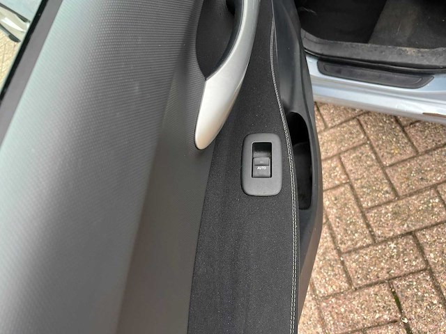 Toyota auris - 1.8 full hybrid exe. automaat cruise airco 19-sgg-1 - afbeelding 15 van  28