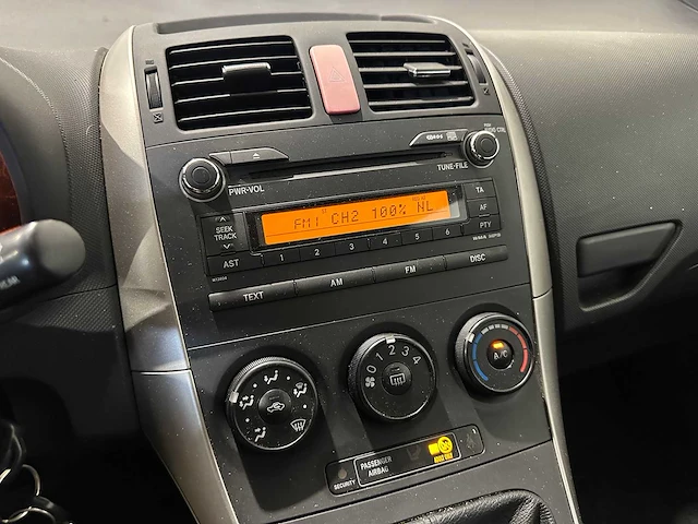 Toyota auris 1.6-16v terra 77-xl-fk - afbeelding 4 van  17