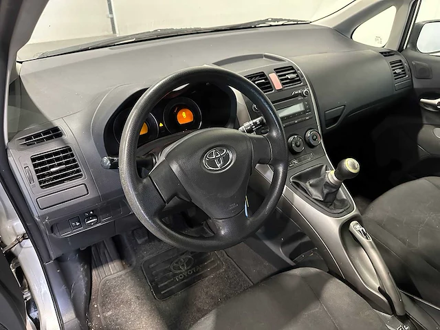 Toyota auris 1.6-16v terra 77-xl-fk - afbeelding 17 van  17