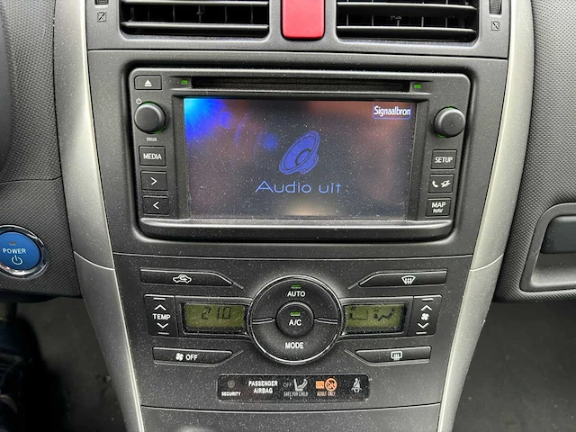 Toyota auris 1.8 full hybrid dynamic business automaat, 98-xvt-5 - afbeelding 3 van  16