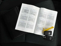 Toyota auris 1.8 full hybrid dynamic business automaat, 98-xvt-5 - afbeelding 8 van  16