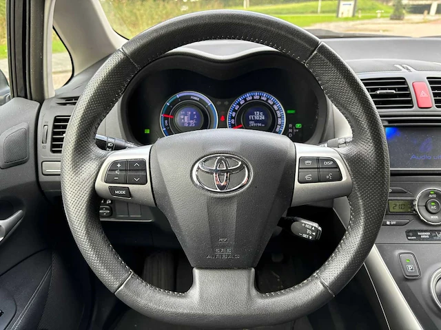 Toyota auris 1.8 full hybrid dynamic business automaat, 98-xvt-5 - afbeelding 12 van  16