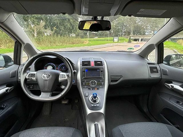 Toyota auris 1.8 full hybrid dynamic business automaat, 98-xvt-5 - afbeelding 13 van  16