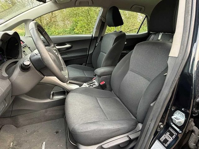 Toyota auris 1.8 full hybrid dynamic business automaat, 98-xvt-5 - afbeelding 14 van  16
