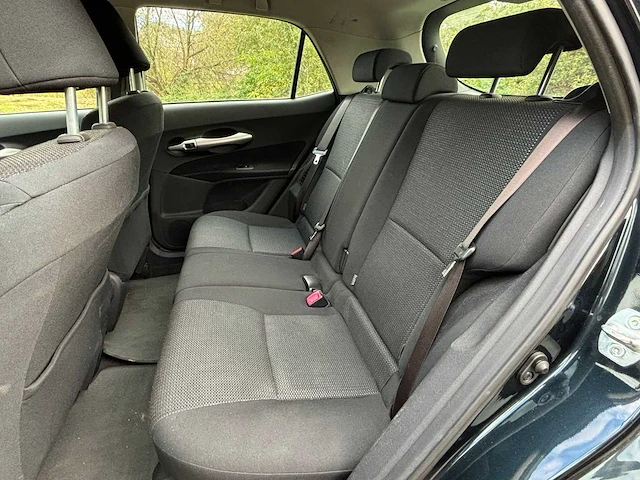 Toyota auris 1.8 full hybrid dynamic business automaat, 98-xvt-5 - afbeelding 15 van  16