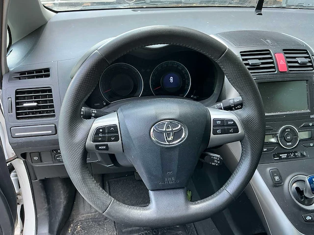 Toyota auris 1.8 full hybrid lesauto - afbeelding 31 van  45