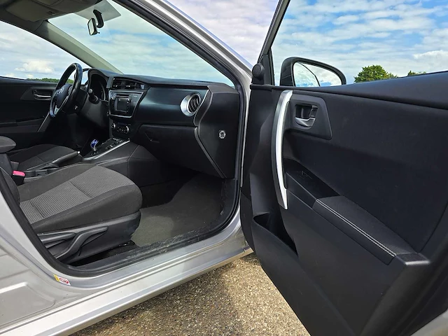 Toyota auris 1.8 hybrid aspiration, 5-knz-97 - afbeelding 2 van  33