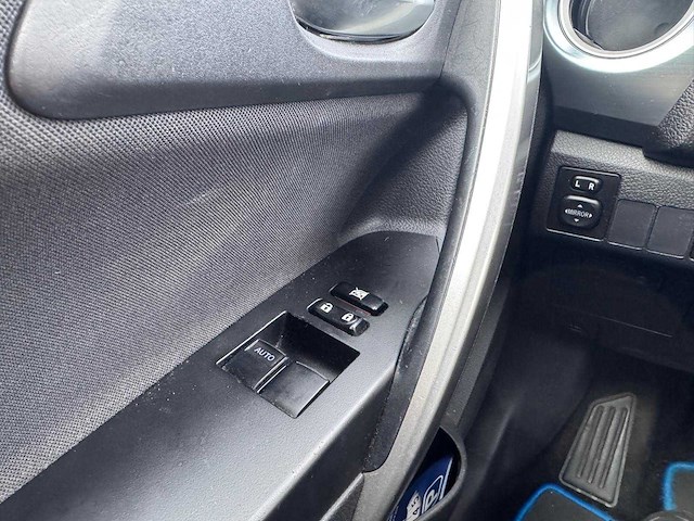 Toyota auris 1.8 hybrid lease , 79-zrr-1 - afbeelding 2 van  17