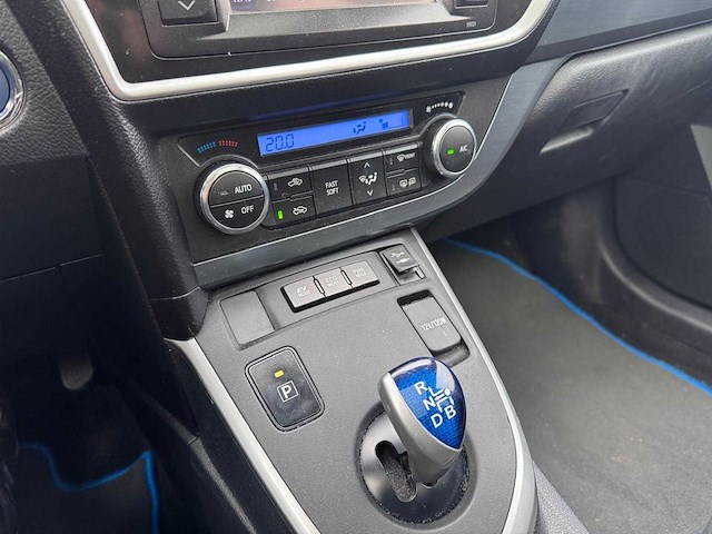 Toyota auris 1.8 hybrid lease , 79-zrr-1 - afbeelding 3 van  17