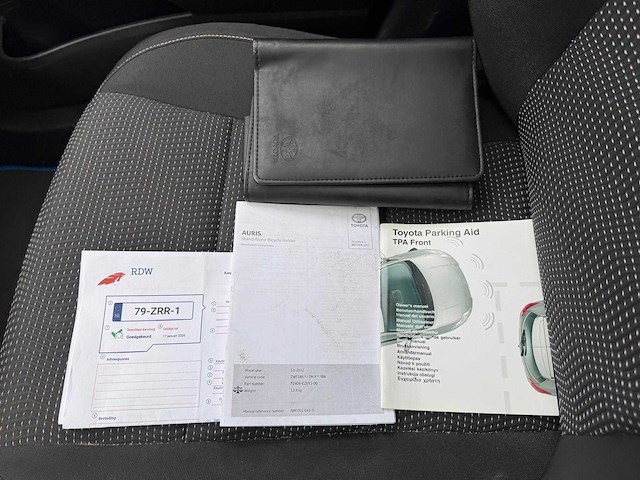 Toyota auris 1.8 hybrid lease , 79-zrr-1 - afbeelding 9 van  17